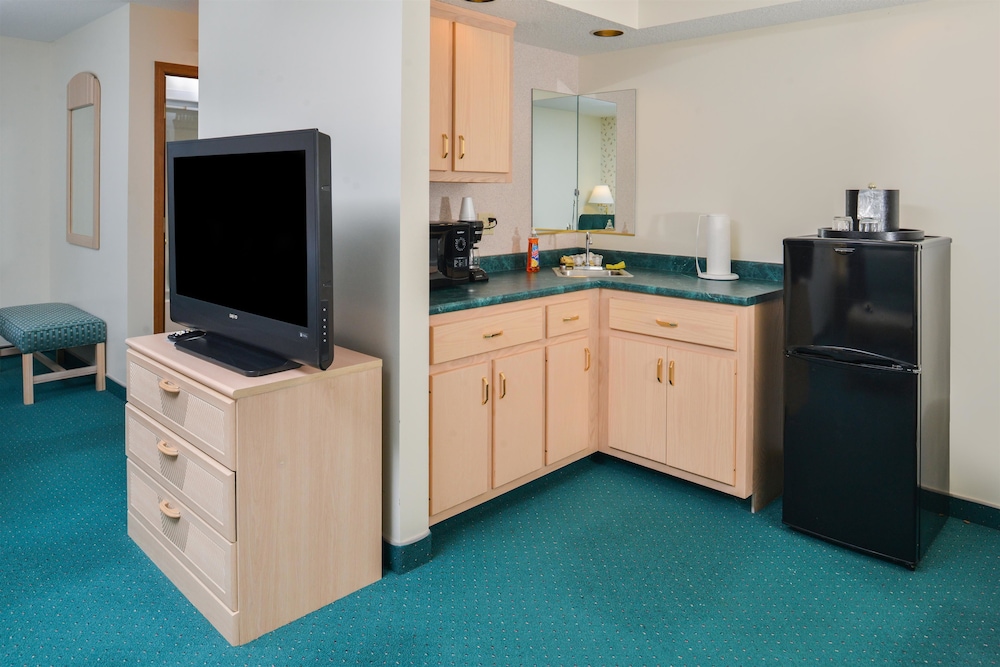 Suite, 1 King Bed, Non Smoking - Photo 5