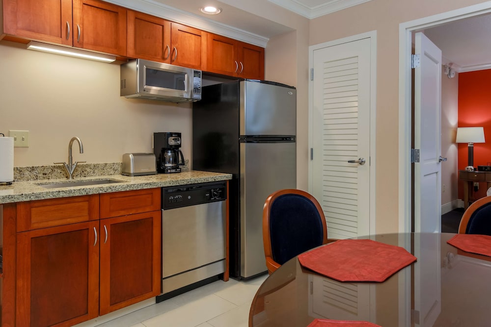Suite, Accessible - Photo 3