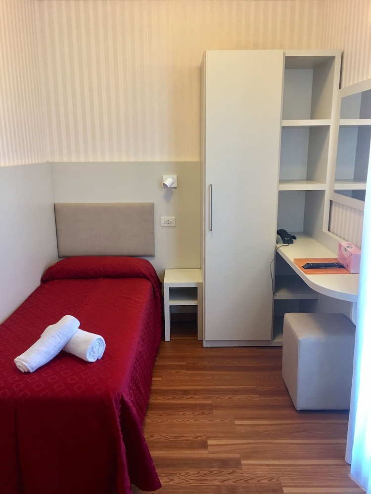 Single Room, 1 Twin Bed photo 3