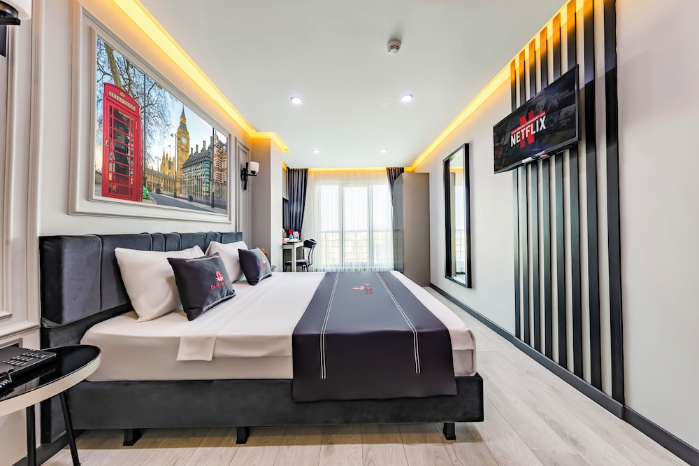 Deluxe Double or Twin Room - Photo 11