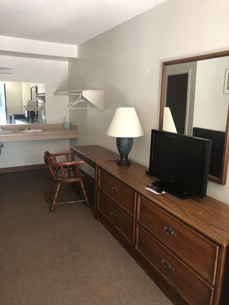 Basic Room, 2 Double Beds, Non Smoking photo 2