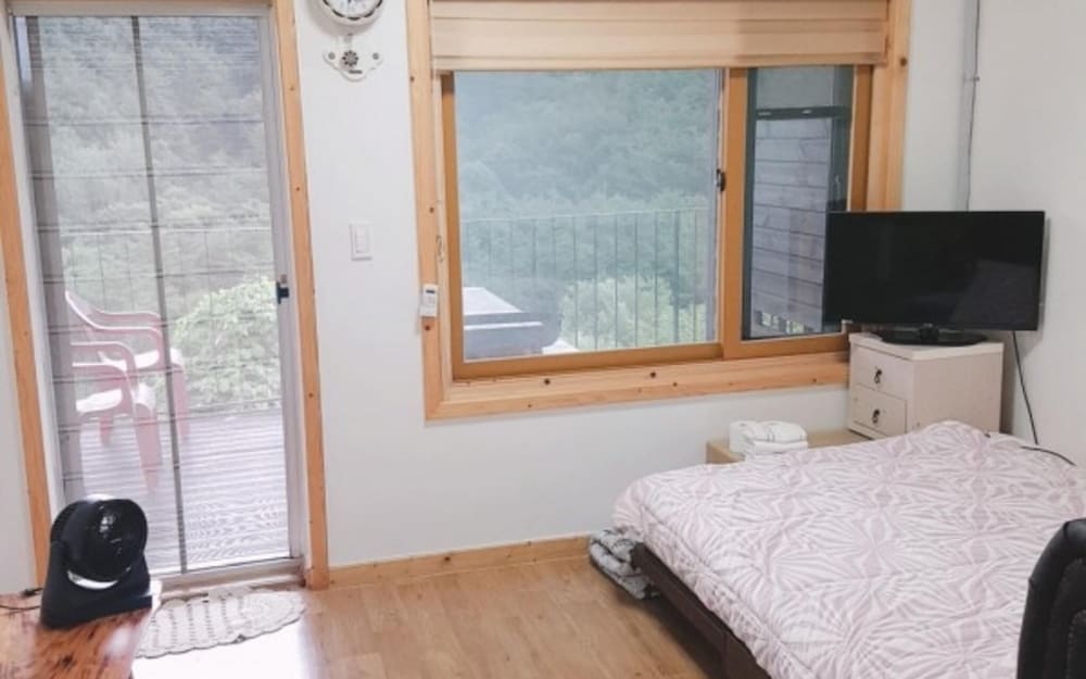Room (A-203)
