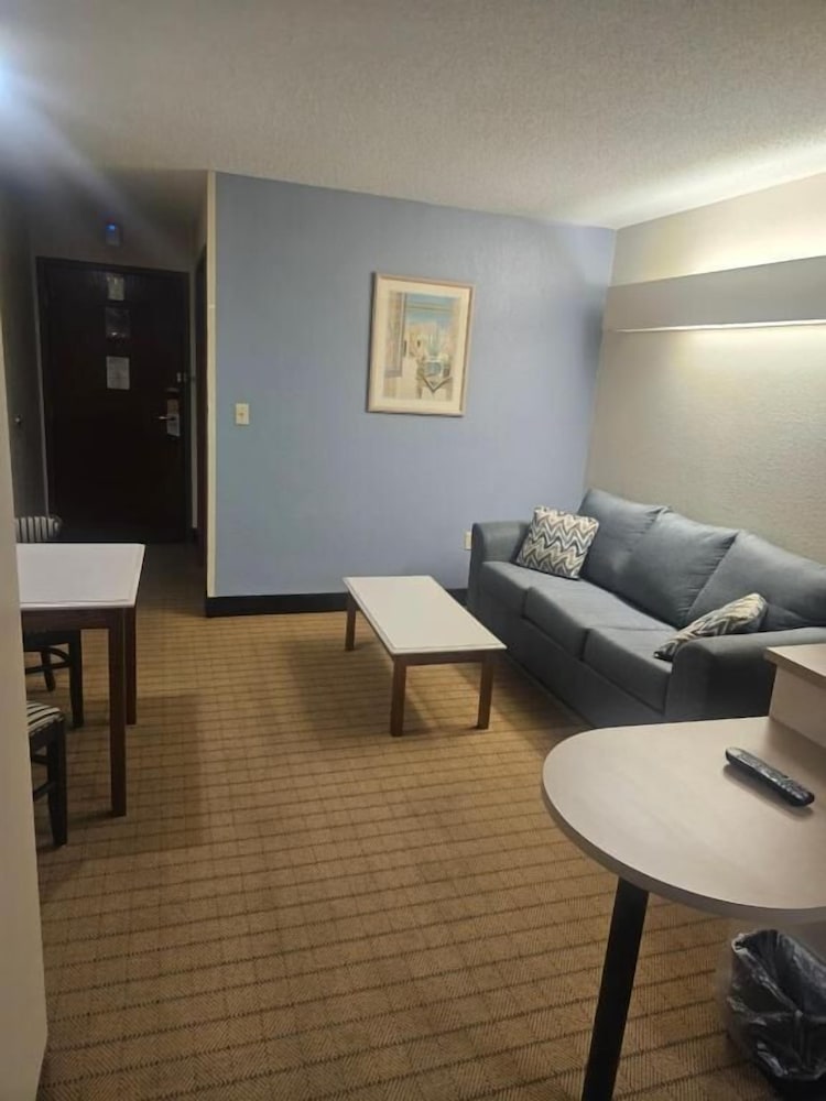 Suite, 1 Queen Bed, Non Smoking - Photo 3