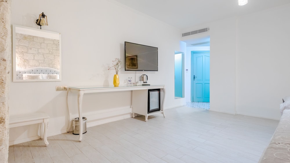 Economy Triple Room (Bodrum Kat)