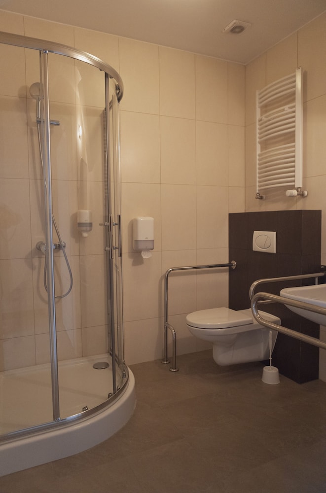 Room - Photo 2