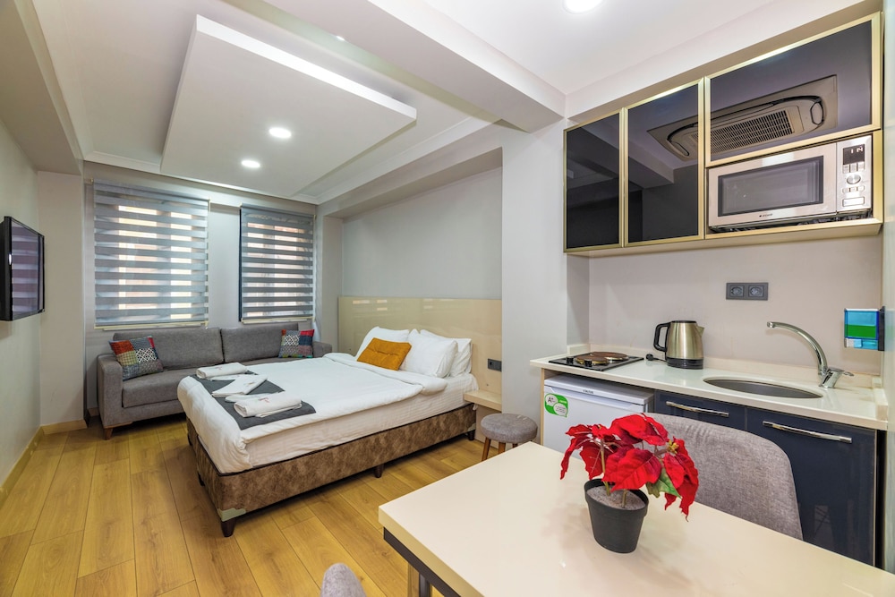 E) JUNIOR SUITE photo 1
