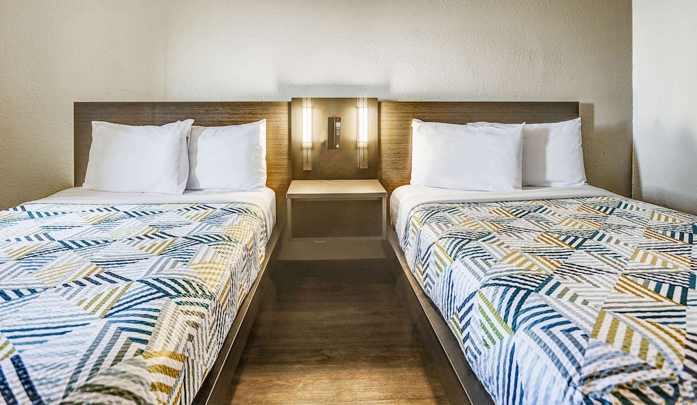 Standard Room, 2 Double Beds, Accessible, Non Smoking photo 1