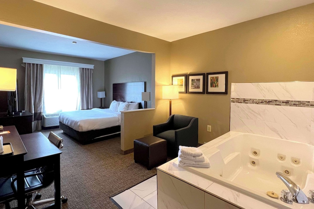 Suite, 1 King Bed, Non Smoking, Hot Tub photo 1