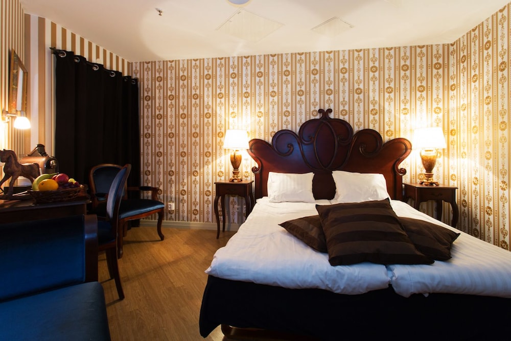 Standard Room, 1 Queen Bed, Non Smoking, No Windows