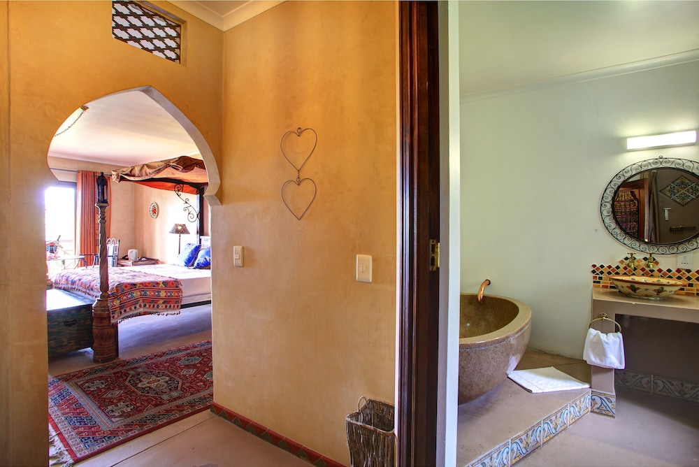 Deluxe Room - Photo 24