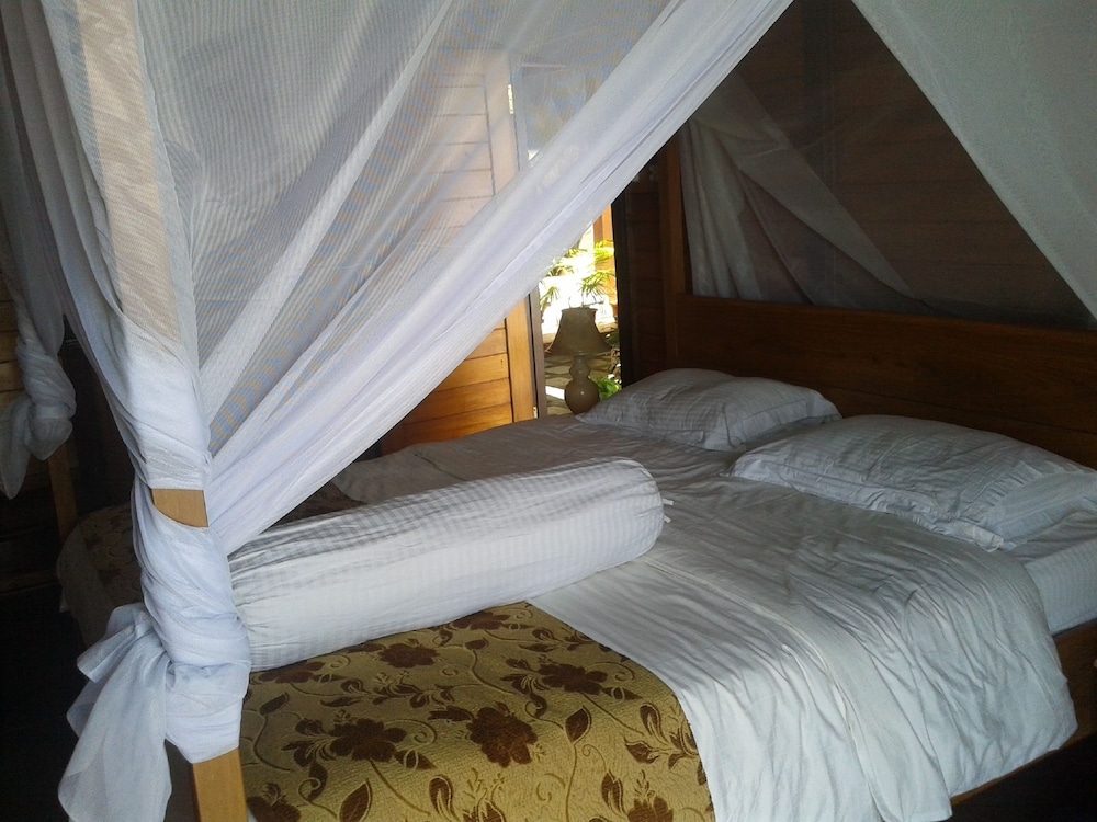 Basic Room, 1 King Bed, Beach View, Beachfront photo 1