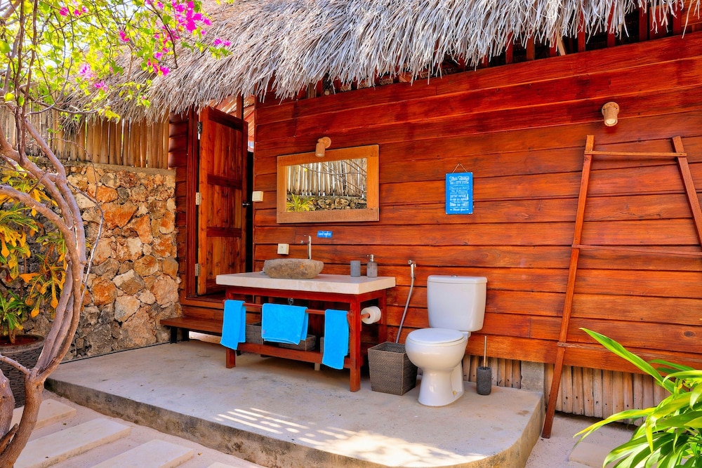 Deluxe Bungalow, 1 Queen Bed, Pool View, Garden Area photo 2