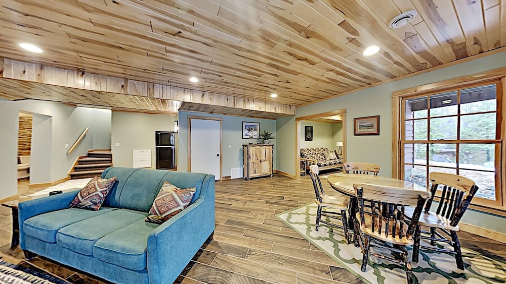 Cabin, Multiple Beds, Kitchen photo 3