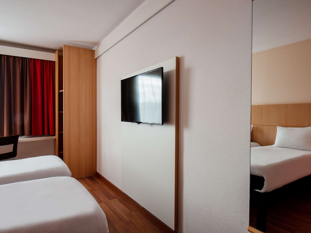 Standard Room, 2 Twin Beds - Photo 2