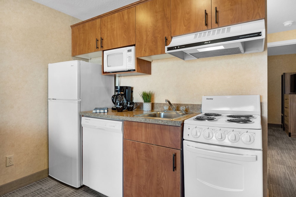 Suite, 1 Queen Bed with Sofa bed, Kitchen, Partial Ocean View, photo 6