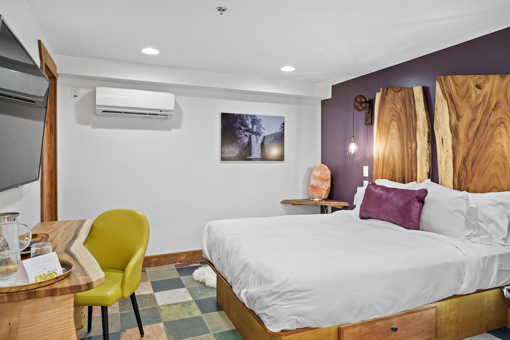Basic Room, 1 Queen Bed, Ground Floor