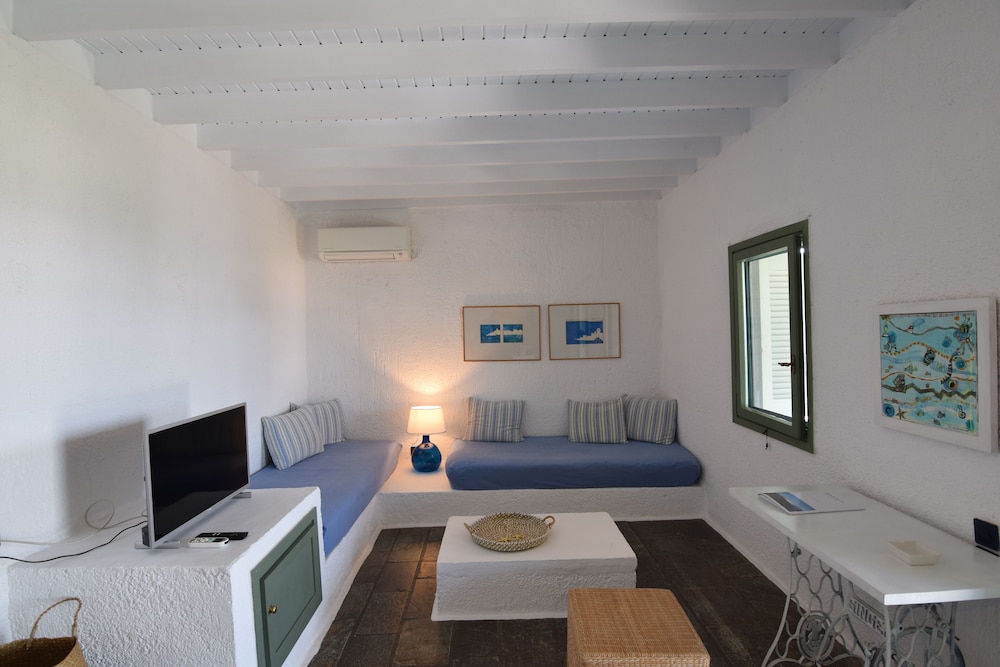 One Bedroom Bungalow Partial Sea View photo 1