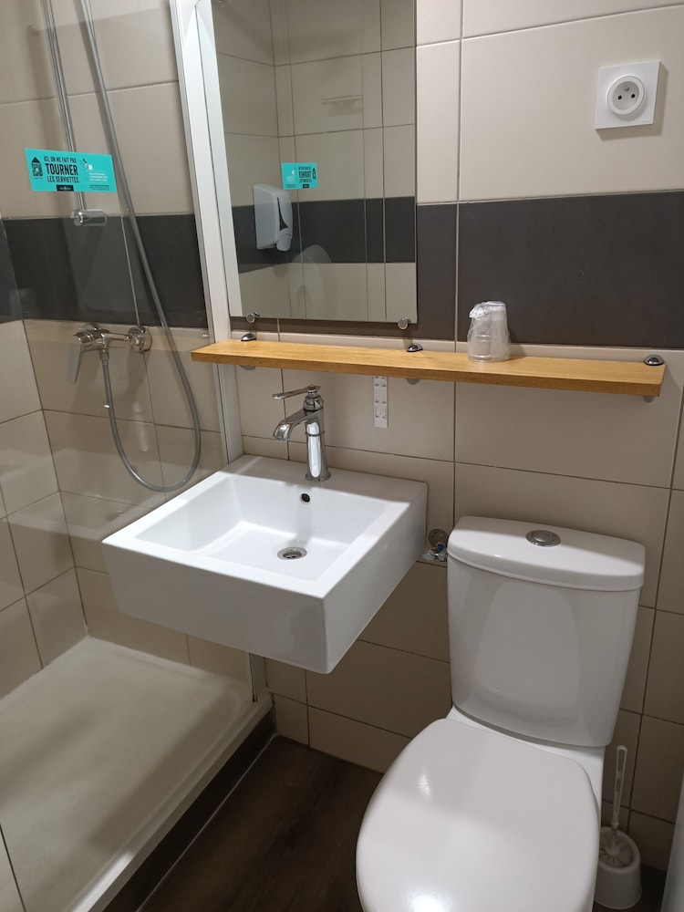 Double Room - Photo 7