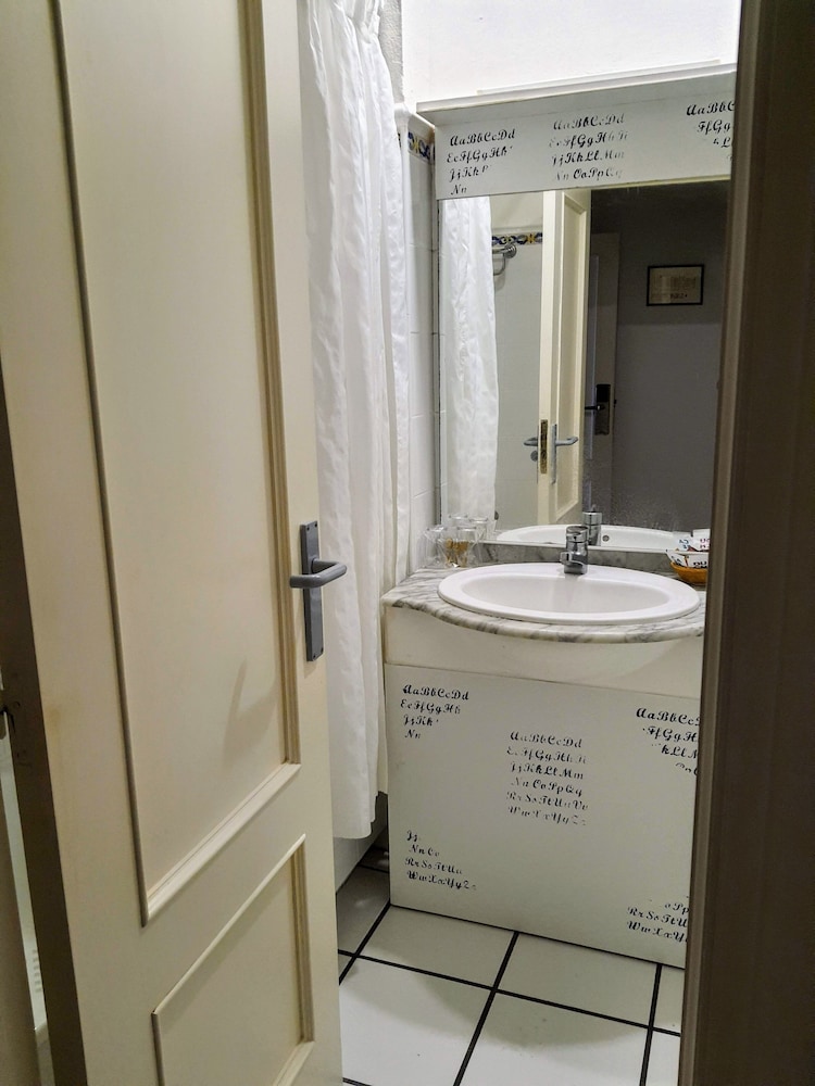 Double Room - Photo 8