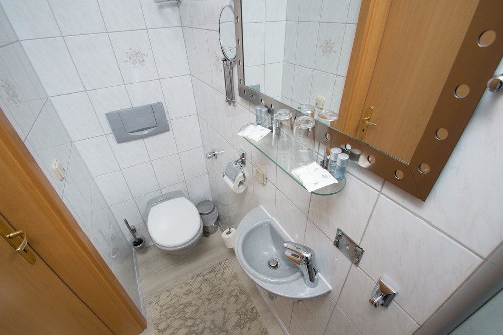 Classic Double Room (Lichtentaler Strasse 19) photo 2