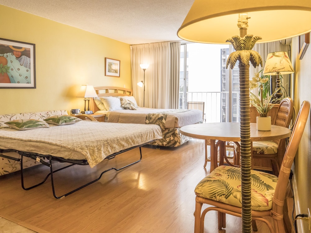 Premium Studio, 1 Queen Bed with Sofa bed, Kitchen (F15A06) photo 3
