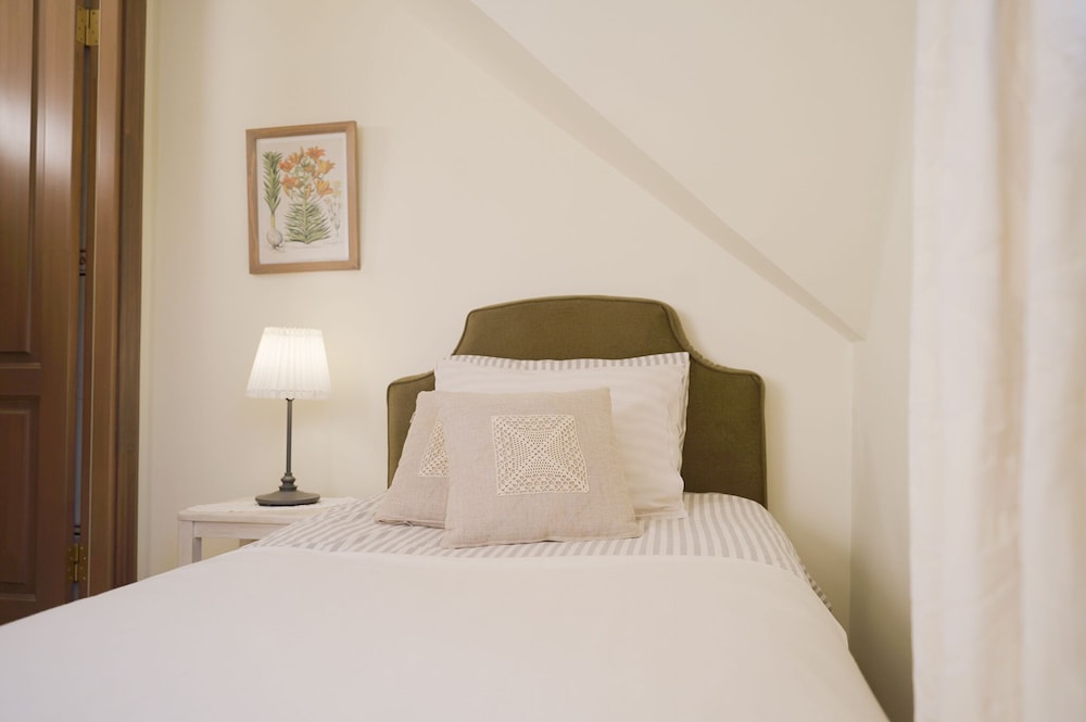 Standard Room, 2 Twin Beds, Non Smoking, Garden View (Christian) photo 2