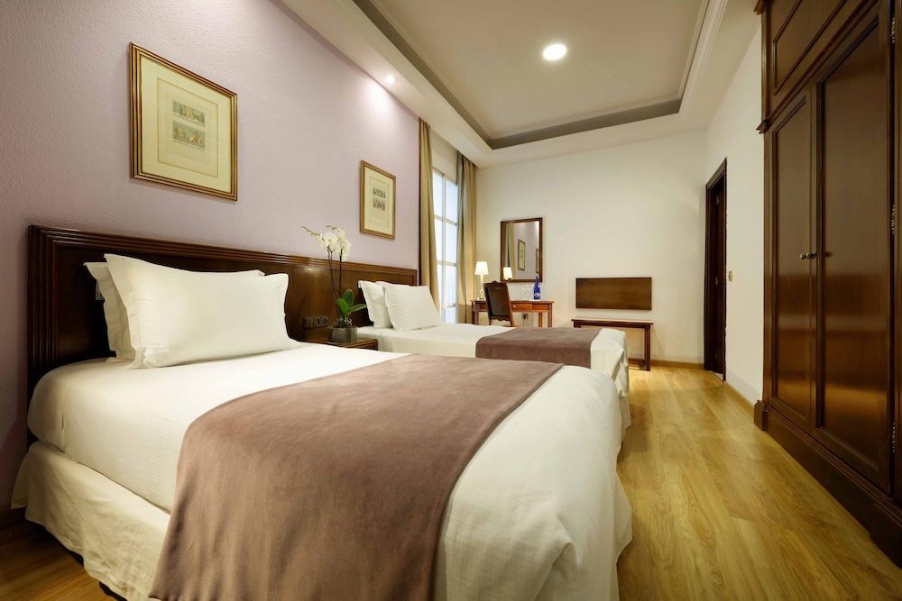 Double or Twin Room - Photo 1