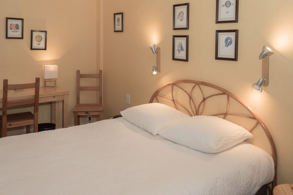Standard Double Room - Photo 18