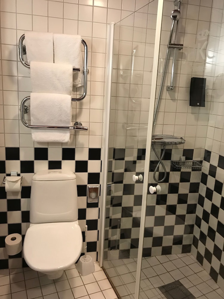 Standard Twin Room - Photo 7