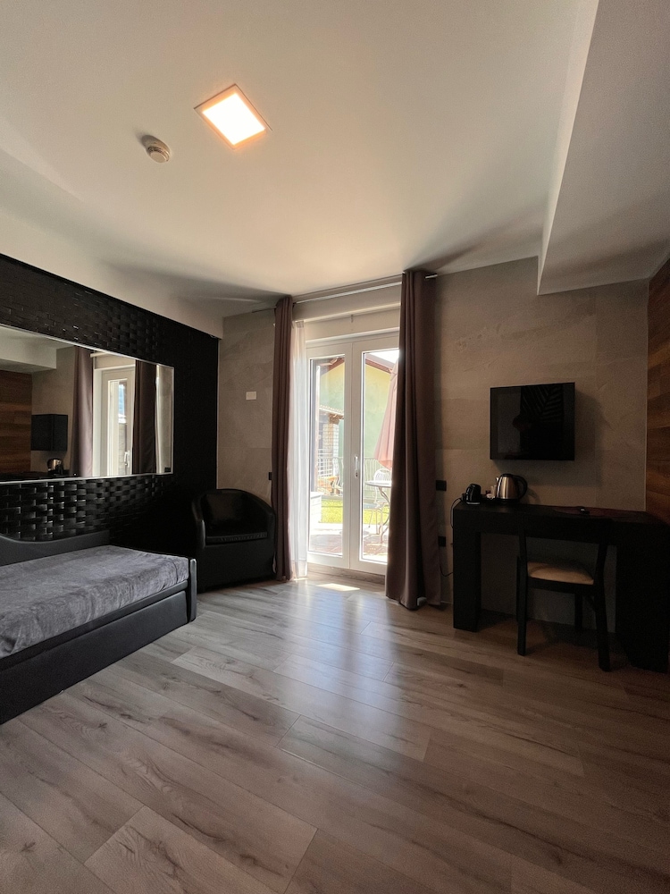 Panoramic Suite, Lake View - Photo 2