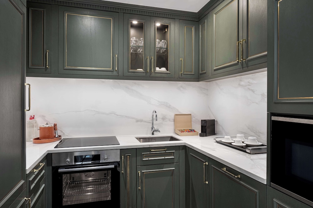 Suite, 3 Bedrooms (Residential) - Photo 3