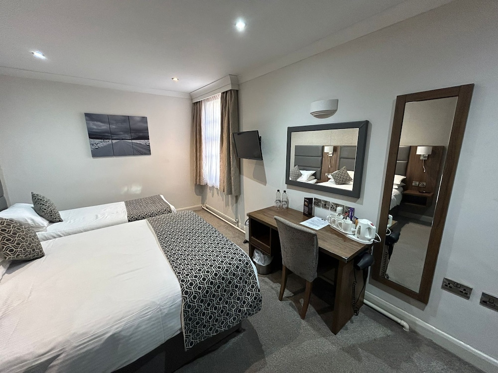 Suite, Ensuite photo 2