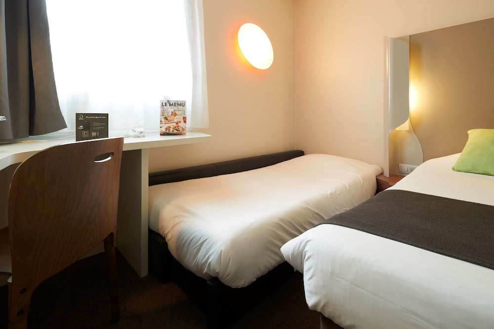 Standard Room, Multiple Beds - Photo 5
