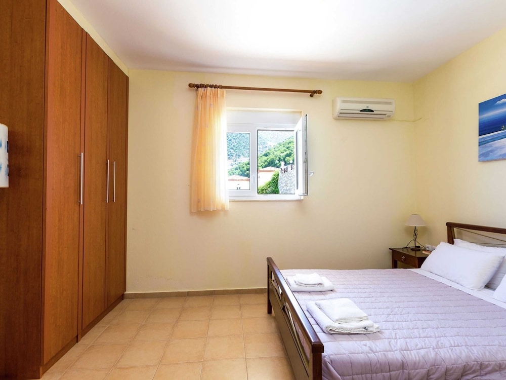 Villa photo 3