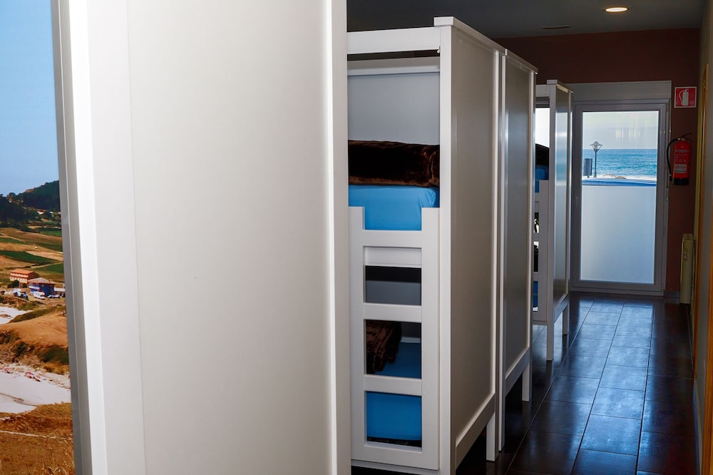 Dormitorio compartido, Dormitorio mixto