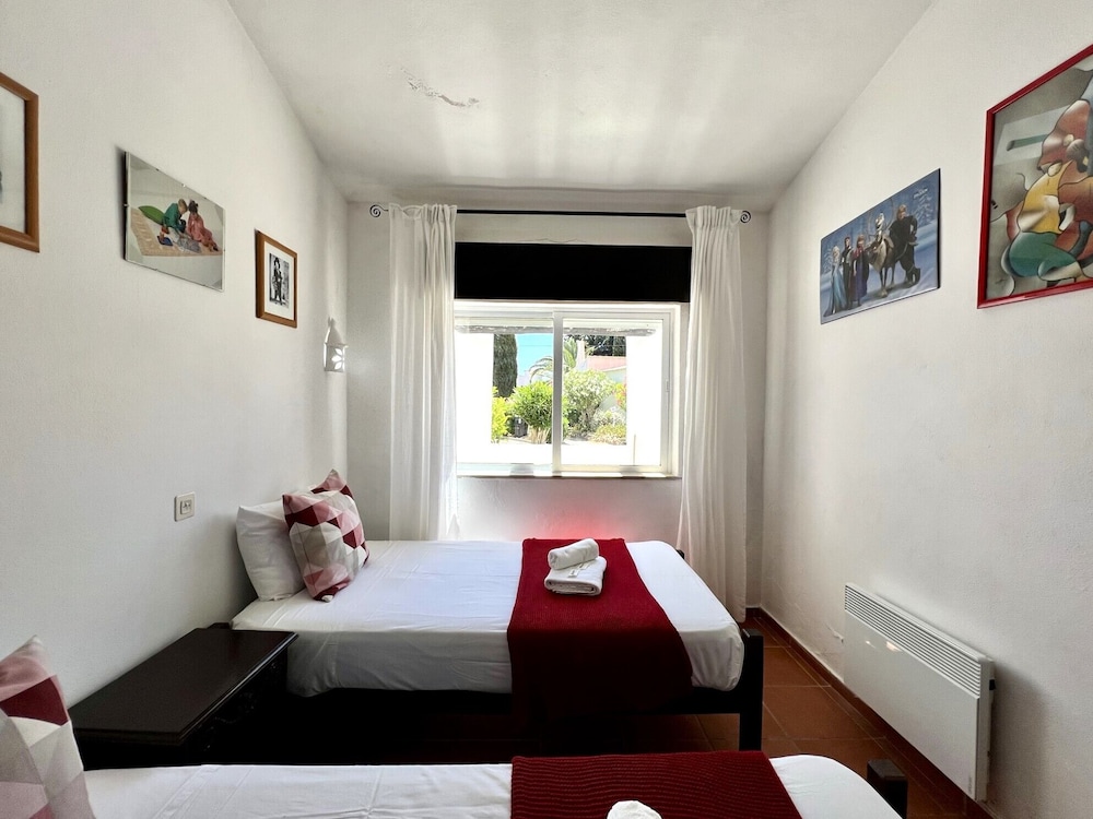 Apartment, 3 Bedrooms, Pool Access photo 1