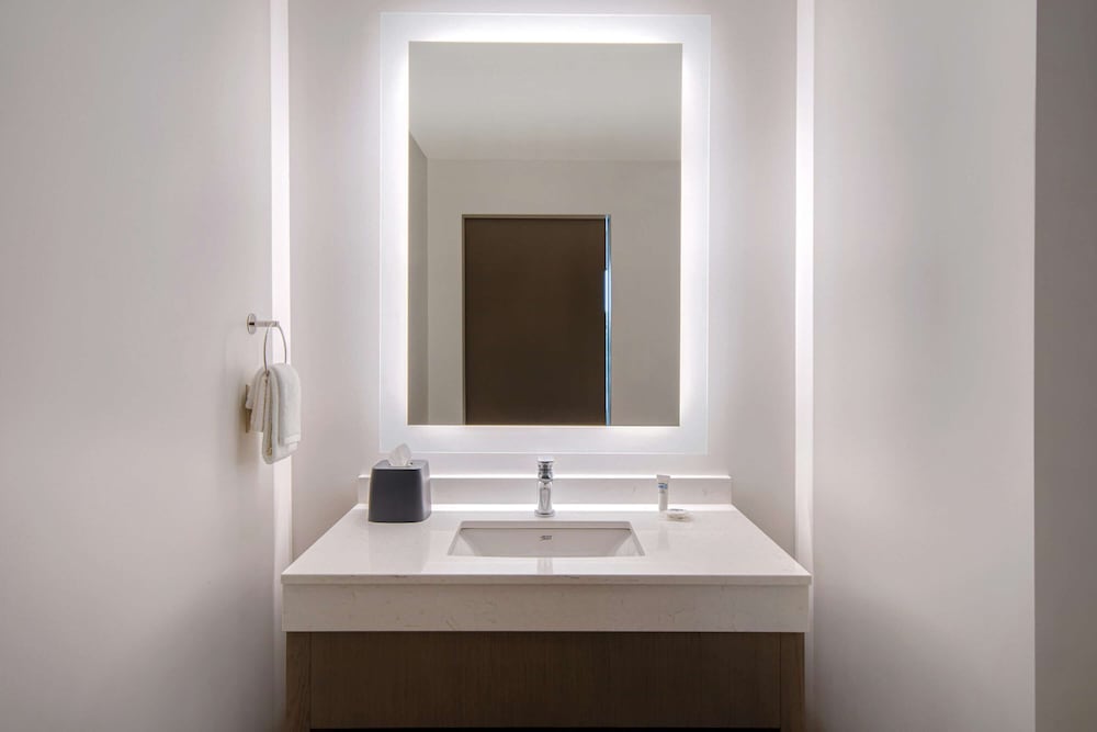 Room, 1 King Bed (Den) - Photo 10