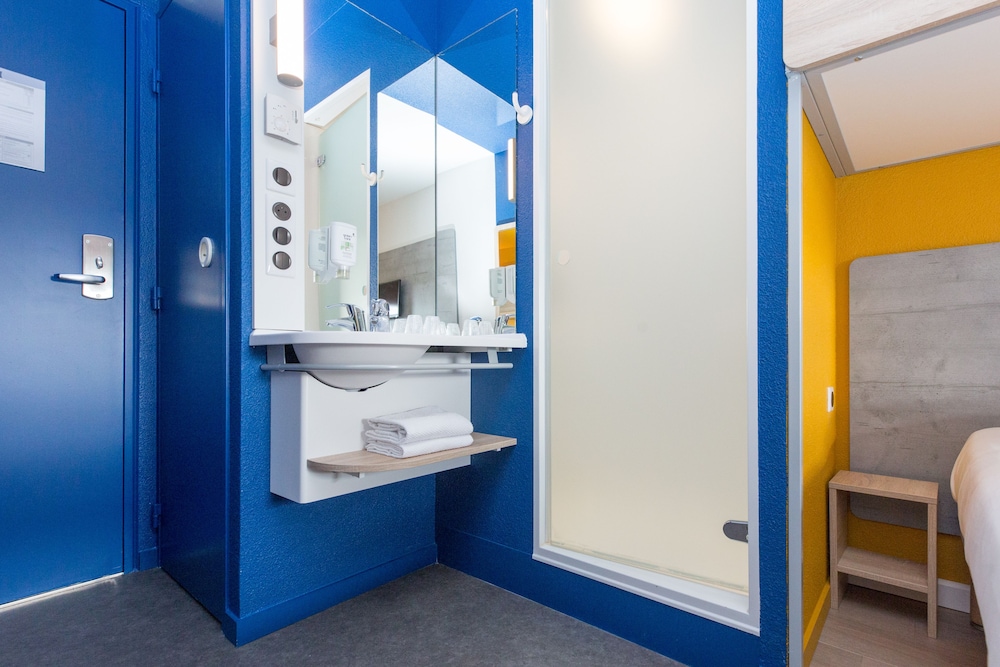 Triple Room, Multiple Beds - Photo 9