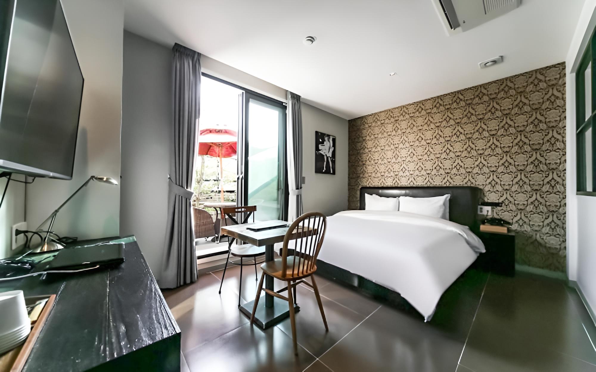 Room (Suite-Random Outdoor Terrace/Breakfas) photo 2