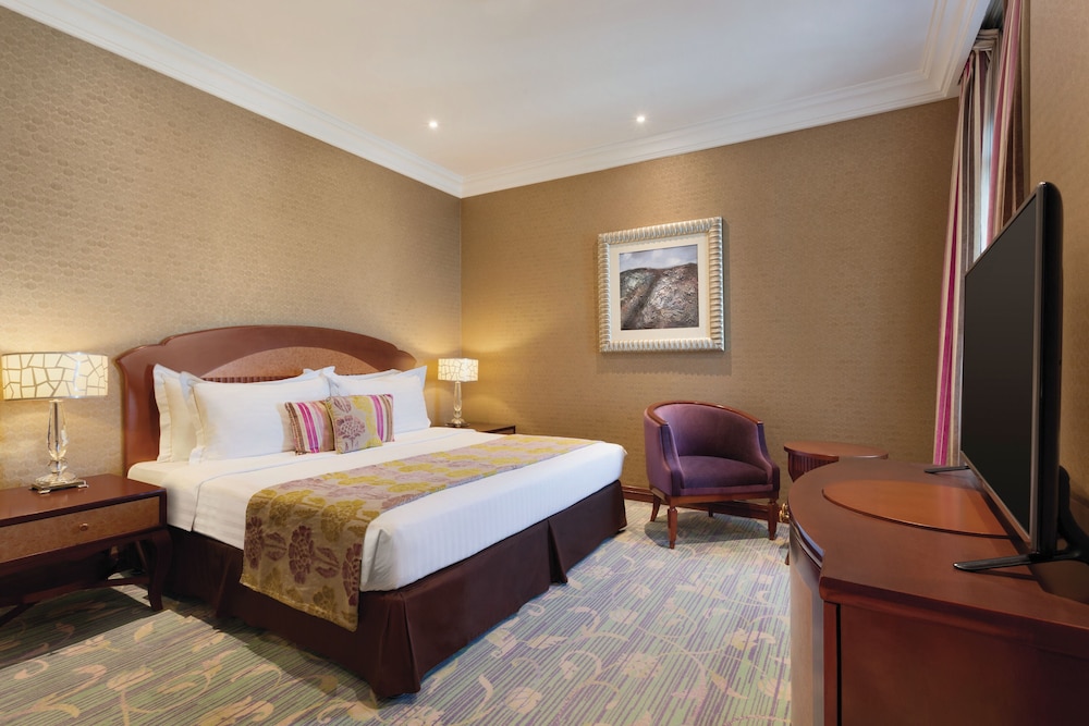 Junior Suite, 1 King Bed - Photo 1