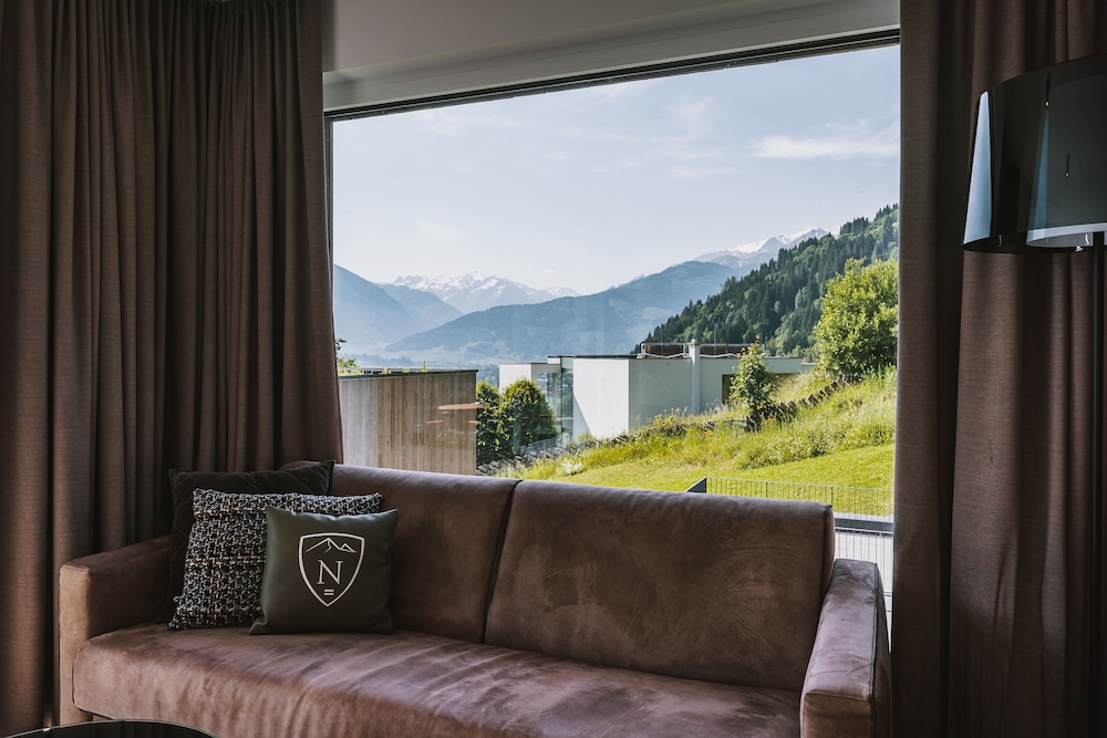 4-Bedroom Panorama Penthouse with Sauna