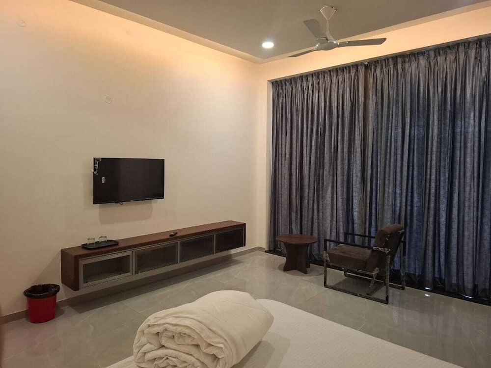 Royal Studio Suite