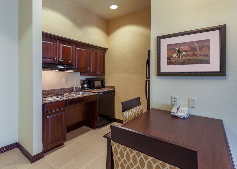 Suite, 1 King Bed, Accessible, Bathtub (Mobility & Hearing) - Photo 3