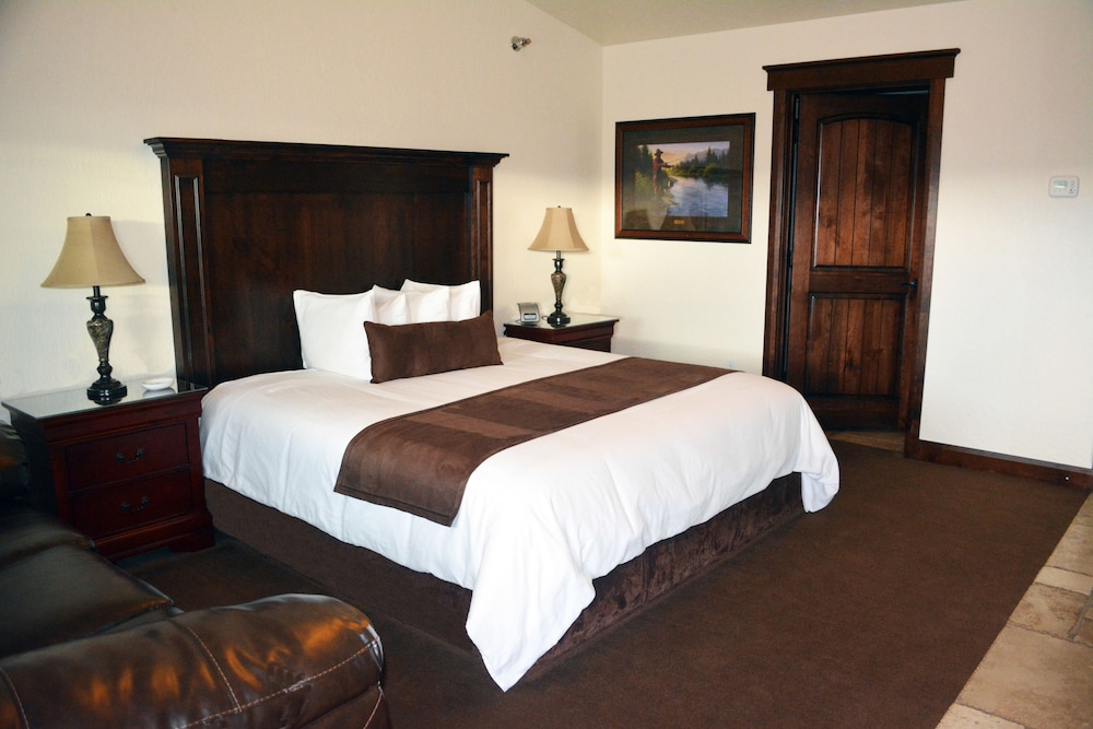 Luxury Suite, 1 King Bed, Kitchen