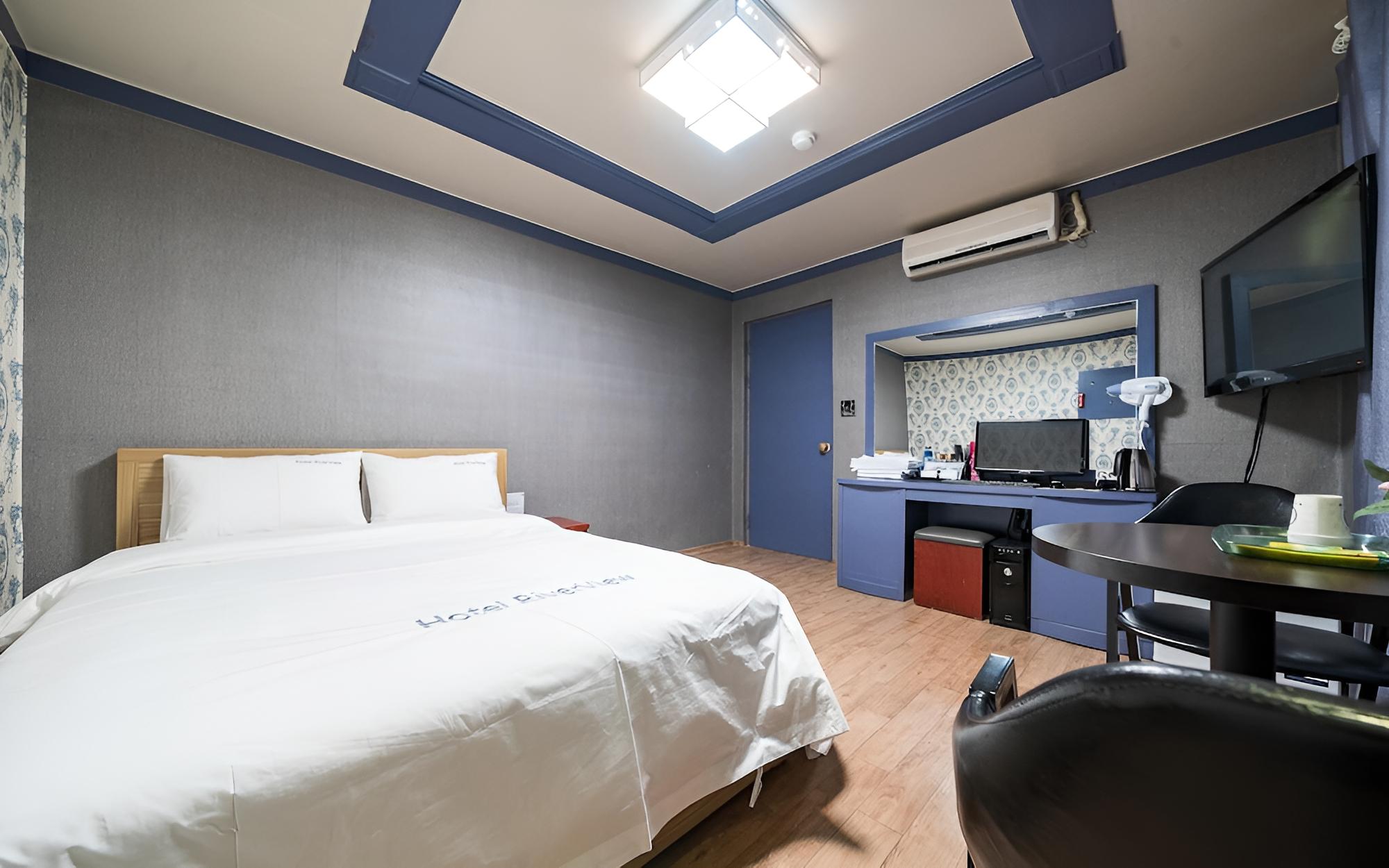 Room (Standard (Free WiFi/TV VOD/Parking Av) photo 1