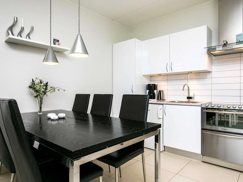 Classic Apartment, 3 Bedrooms photo 2