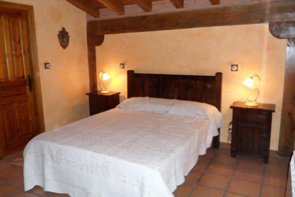 House, 5 Bedrooms photo 2