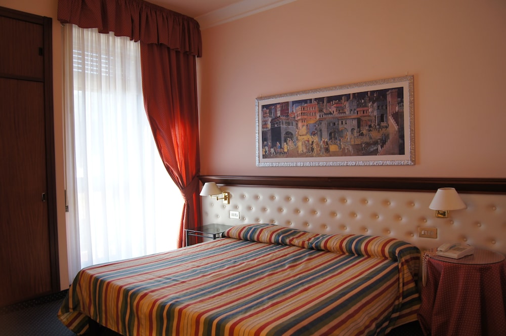 Basic Double Room Single Use, 1 Queen Bed photo 1
