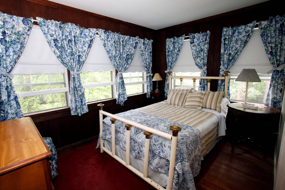 Room, Private Bathroom (Michael's)