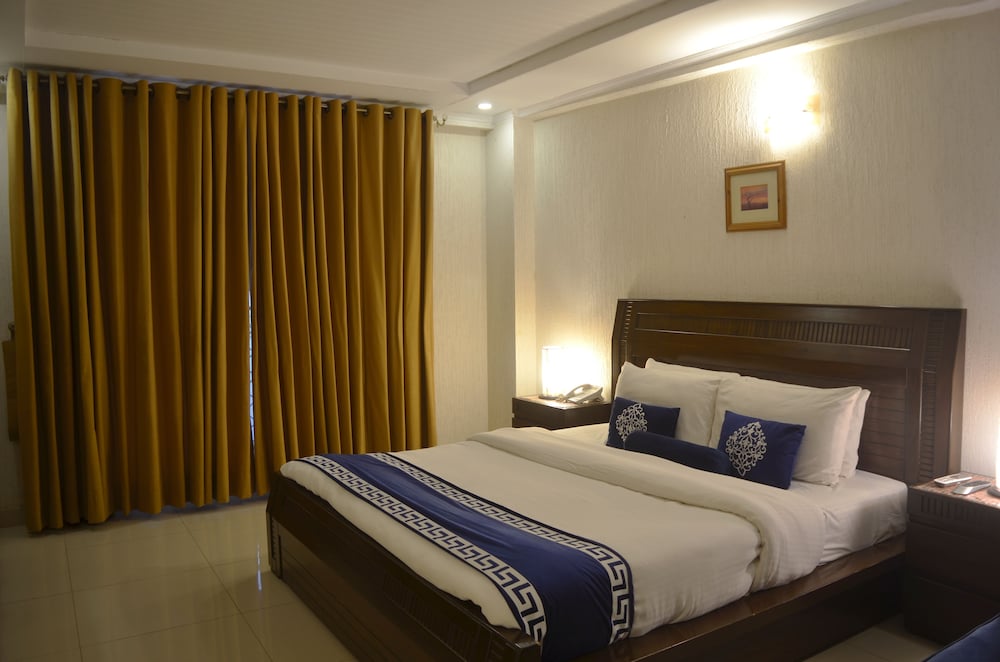 Junior Suite, 1 King Bed, Mountain View